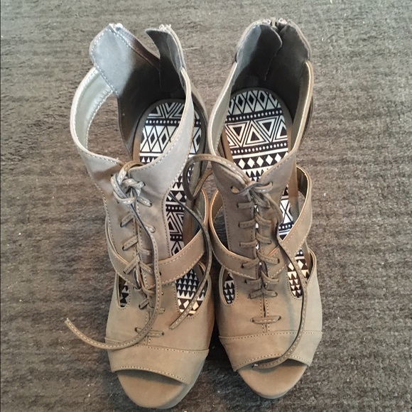 Super cute dark tan wedges NEVER WORN