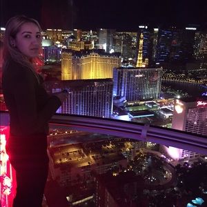 Meet your Posher, Flora