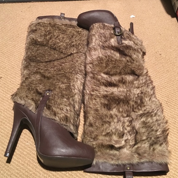 Brown faux fur boot