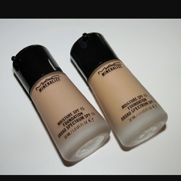 Mac mineralize moisture foundation