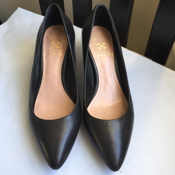 Vince Camuto Shoes - Vince Camuto size 5 black leather heels