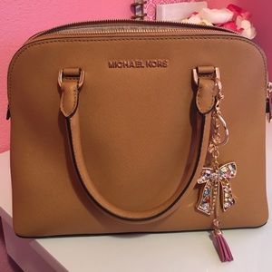 Michael kors Cindy dome Peanut.