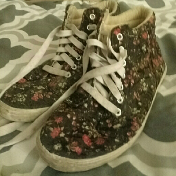 Shoes - Picture 2 of 2