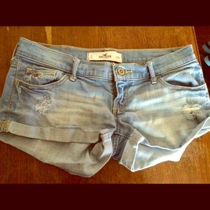 Hollister Light-Washed Shorts size 3 w26