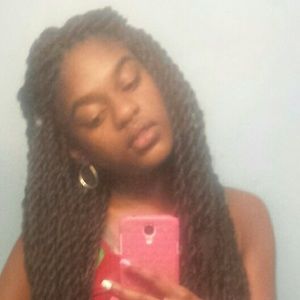 Meet your Posher, Simone