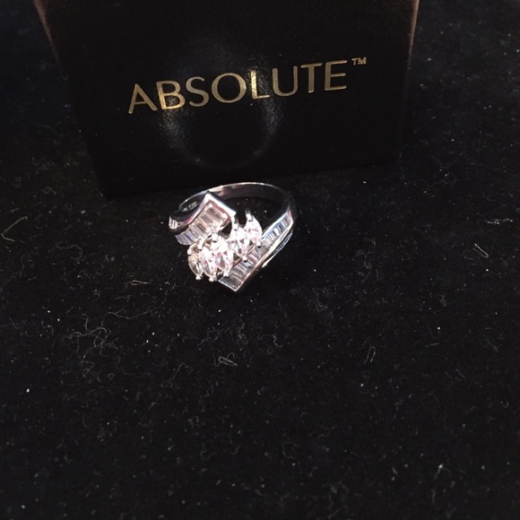 Absolutely Beautiful Statement Ring - image 3