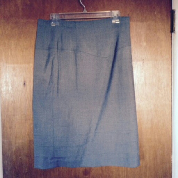 Gray skirt perfect for work.