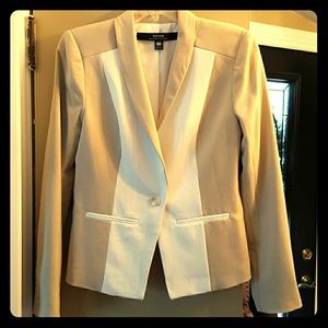 Kensie Tan and white blazer