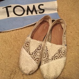 Lace toms