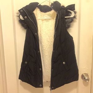 Puffer Vest lined in faux fur with removable Hood