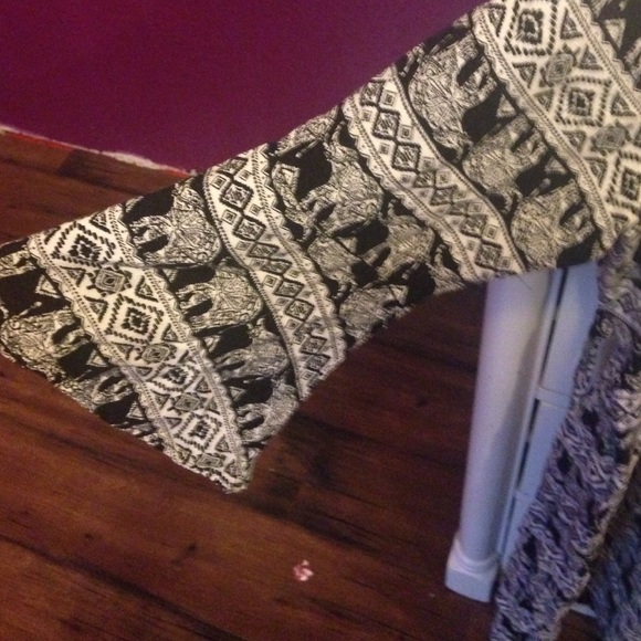 Really pretty black and white elephant mini dress - Picture 3 of 4