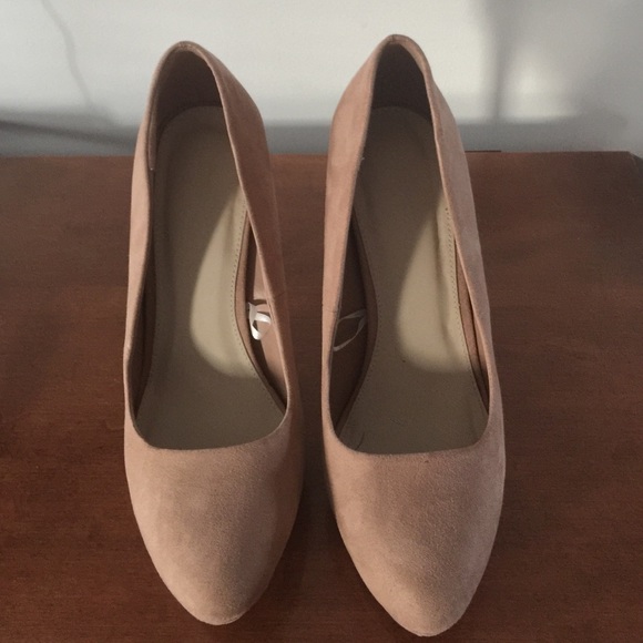 Great suede heel for those fall and winter outfits