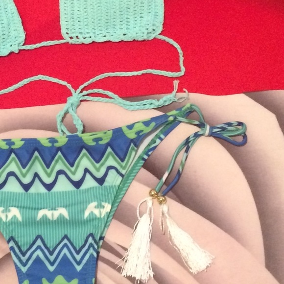 Bikini - Picture 3 of 4