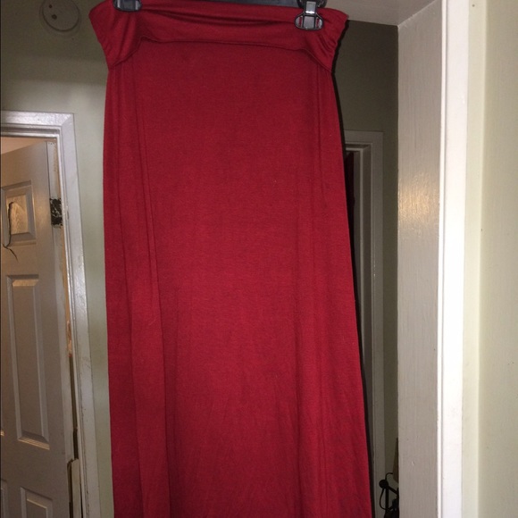 Maroon maxi skirt - Picture 1 of 2