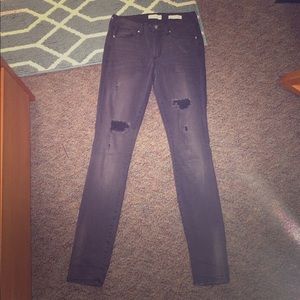 Cute grey/ black distressed jeans! Only worn once!
