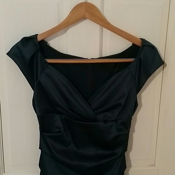 The Limited Event emerald dress - Picture 2 of 7