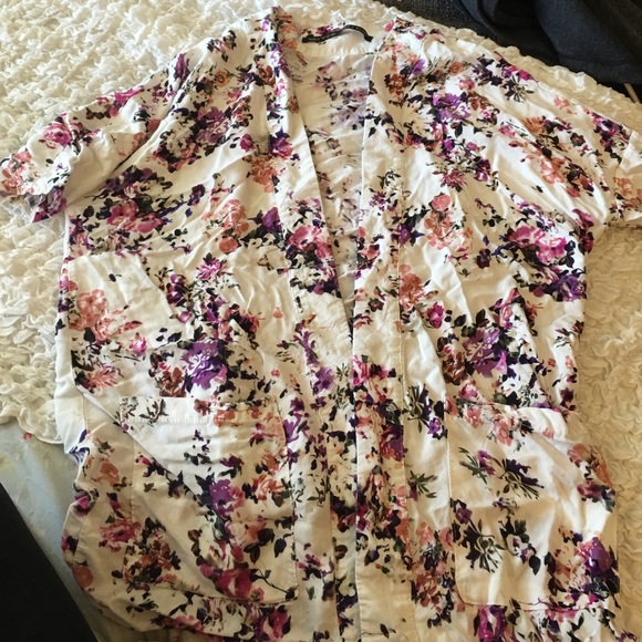 Floral short sleeve kimono