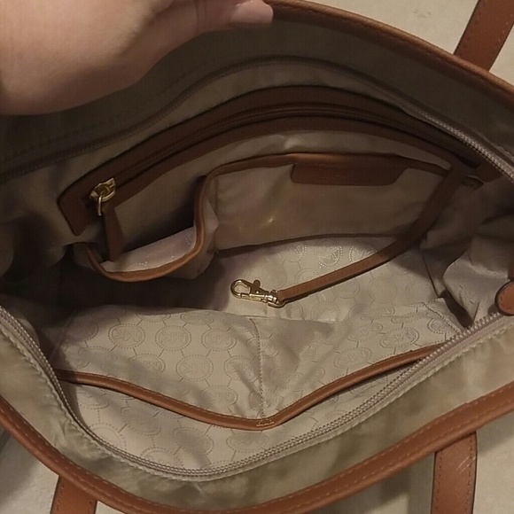 Michael Kors Kempton Tote - Picture 2 of 6