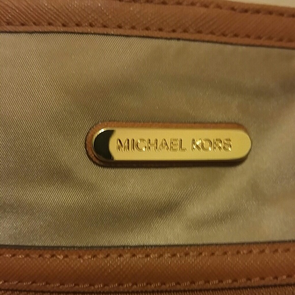Michael Kors Kempton Tote - Picture 4 of 6
