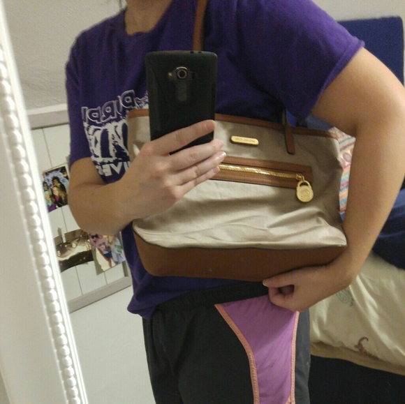 Michael Kors Kempton Tote - Picture 5 of 6