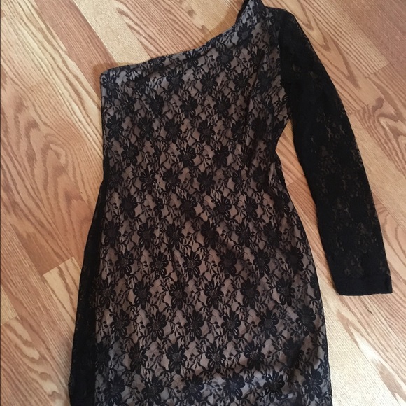 Lace one sleeve dress