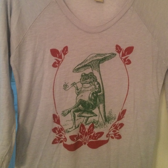 Mojo wear violet soft frog print shirt one size