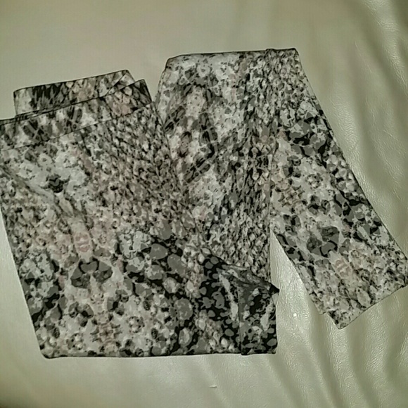 💖SUPER SALE! Super Cute Leggings!