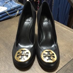 Tory Burch Logo Wedge Sally Reva Pump