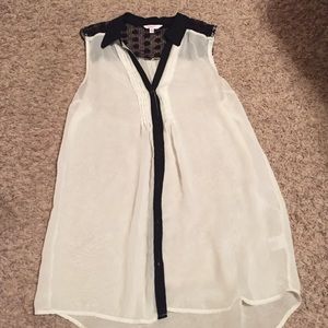Sleeveless shirt