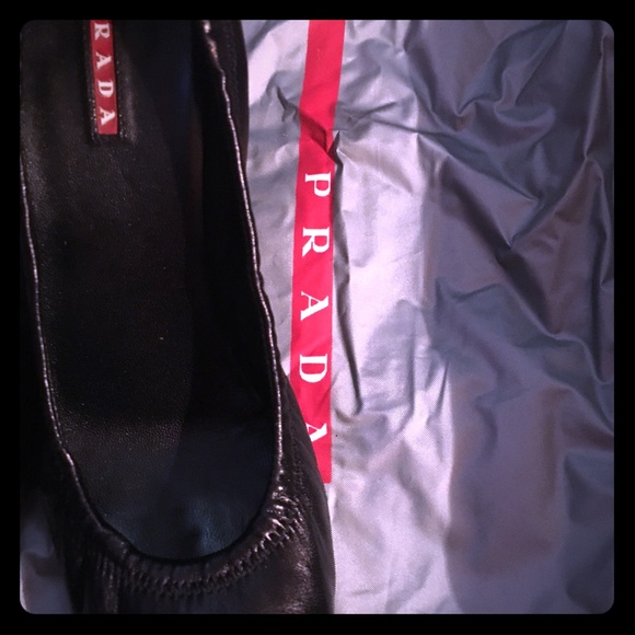 Classy PRADA heels - Picture 1 of 4