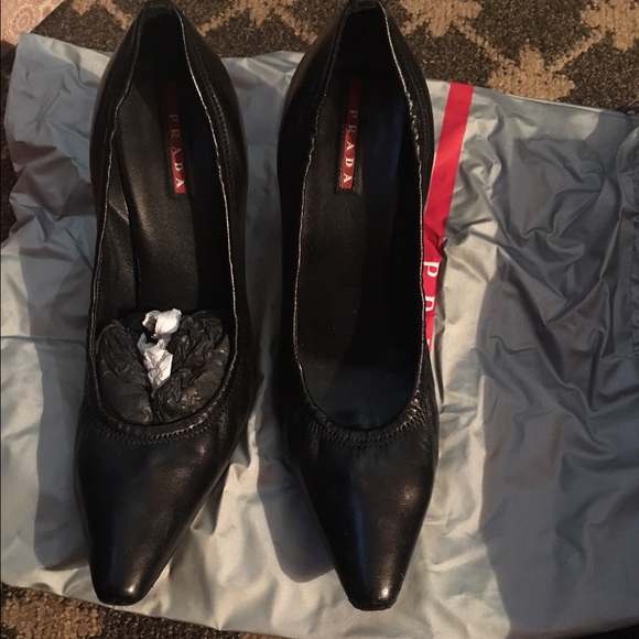 Classy PRADA heels - Picture 4 of 4