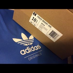 Yeezy Boost 350 Pirate Black size 10.5