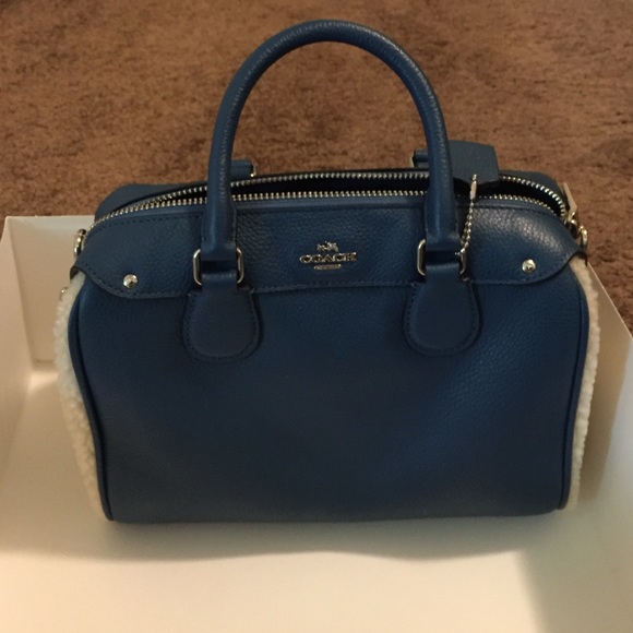Medium sized coach purse. Brand new. Still in box - Picture 2 of 4