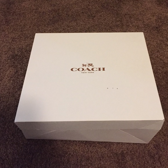 Medium sized coach purse. Brand new. Still in box - Picture 4 of 4