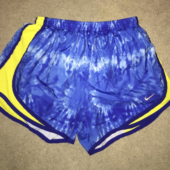 small Nike shorts - Picture 2 of 4