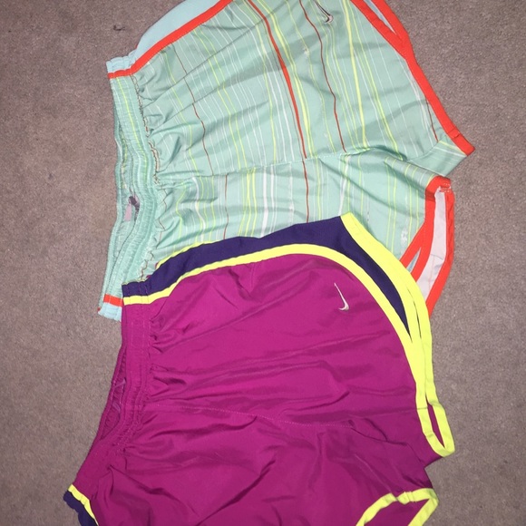 small Nike shorts - Picture 3 of 4