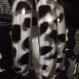 Animal print white and black plastic 3pc bangle