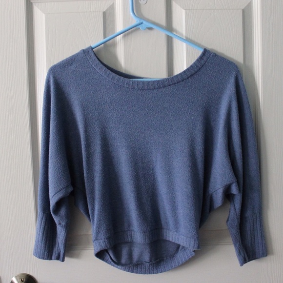 blue 3/4 sleeve sweater