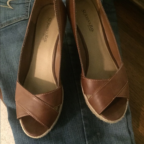 ESPADRILLES/WEDGES