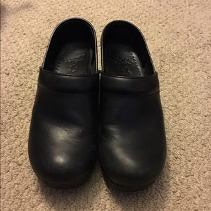 Dansko size 37 black leather clogs