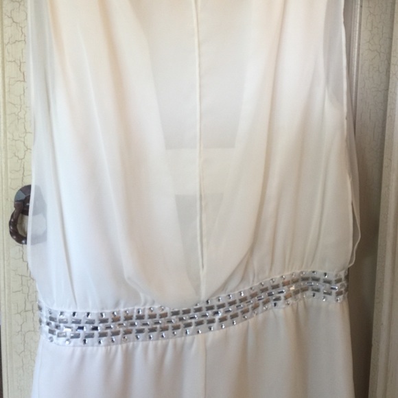 Laundry white dress. - Picture 3 of 4