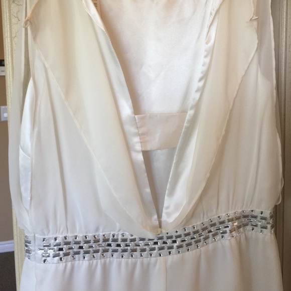 Laundry white dress. - Picture 4 of 4