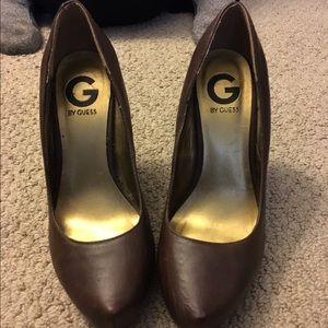 Guess brown pumps