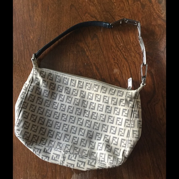 HP 🎉🎉 MUST SELL Fendi Bag 💕💕