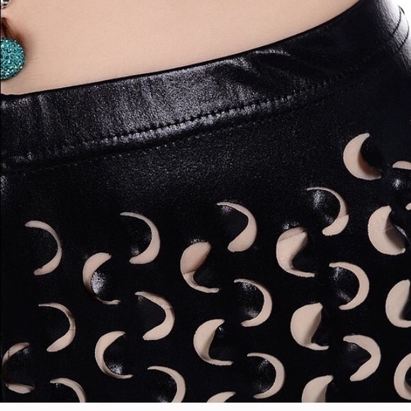 Sexy Black Fish Scale Cut Out Leggings - Picture 2 of 2