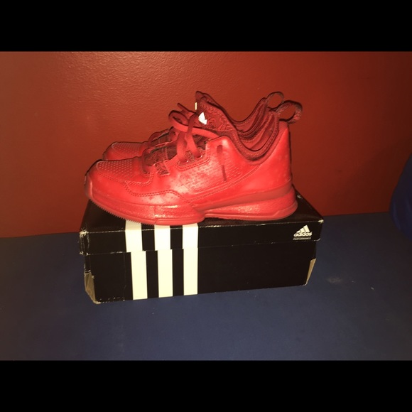 Adidad d. Lillard 1