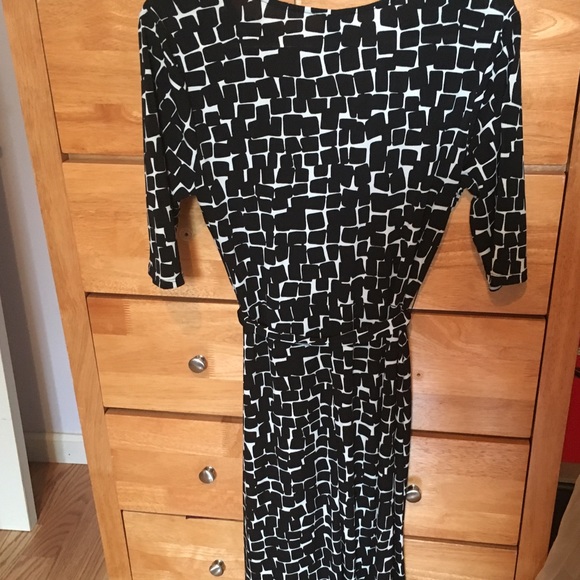 Wrap dress with belt - Picture 2 of 2