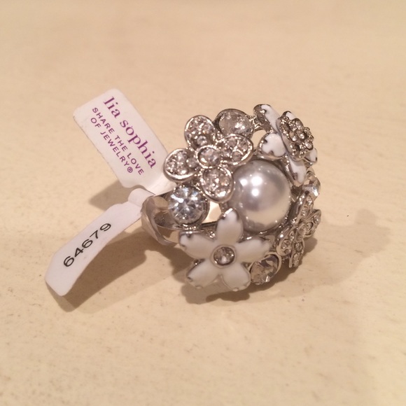 Lia Sophia ring NWT