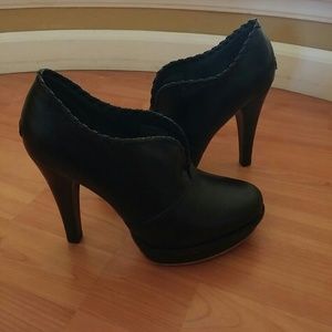 Ugg boots in Jamison style, size 8 black