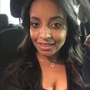 Meet your Posher, Desiree